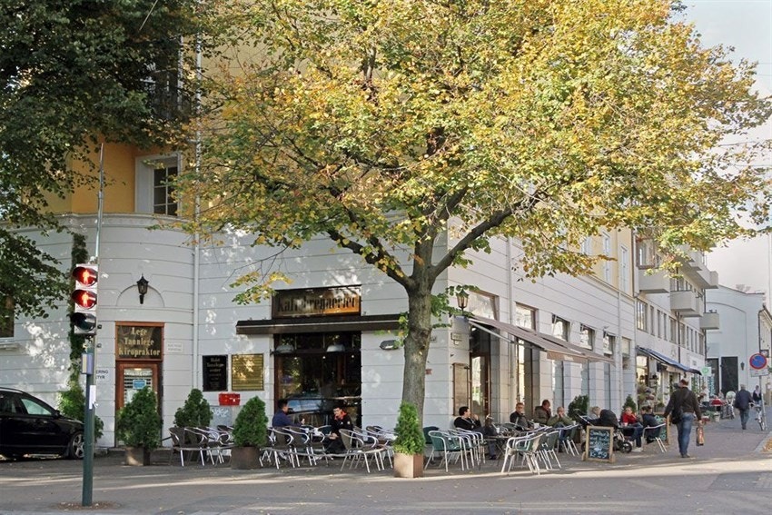 Nærområdet har et stort tilbud av caféer og restauranter - Kaffebrenneriet Thereses gate. Galleribilde