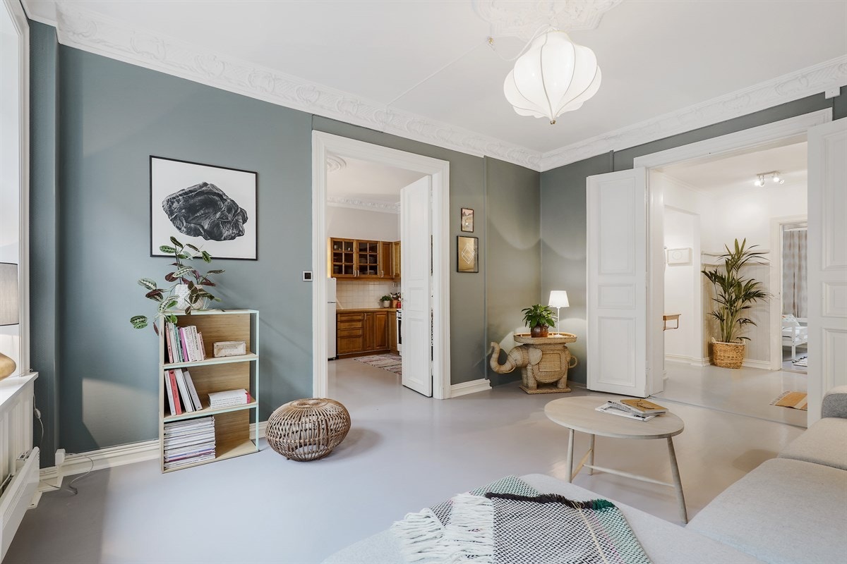 God takhøyde og mye lysinnslipp gir en god romfølelse. Galleribilde