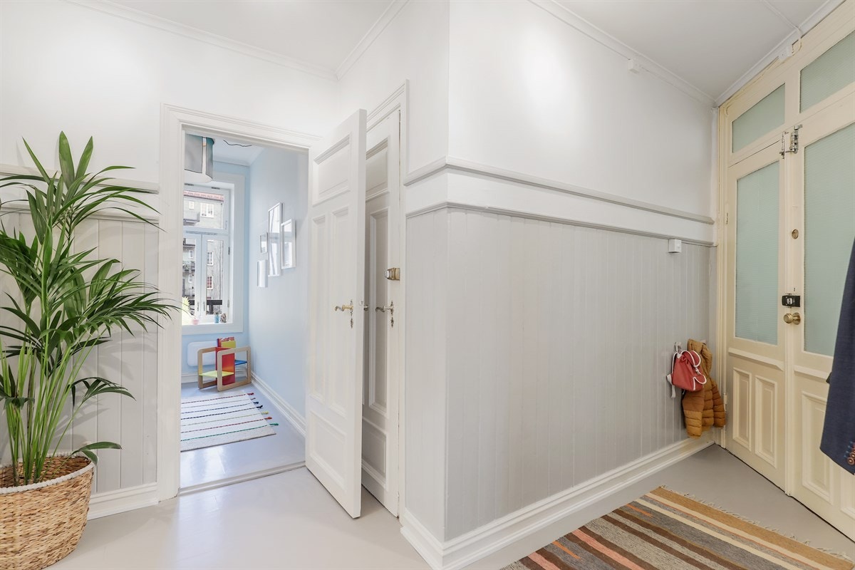 Stor og romslig entré. Galleribilde