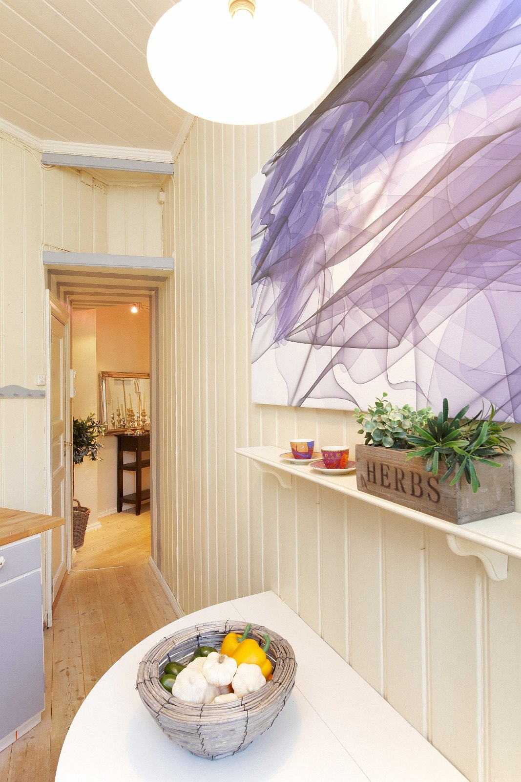 Lite kjøkkenbord følger. Galleribilde