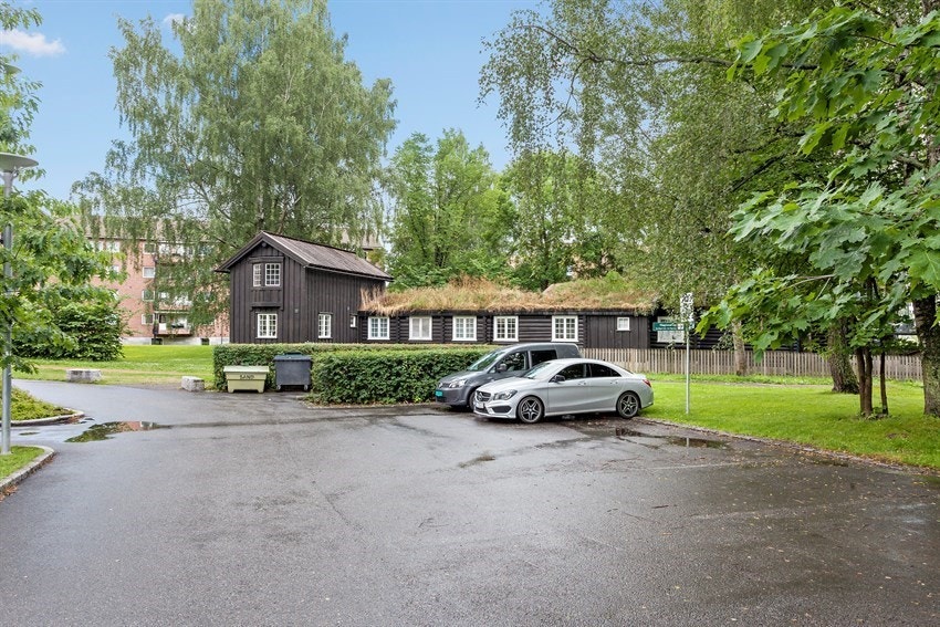 Gjesteparkering - leiligheten disponere egen garasjeplass i lukket anlegg. Galleribilde