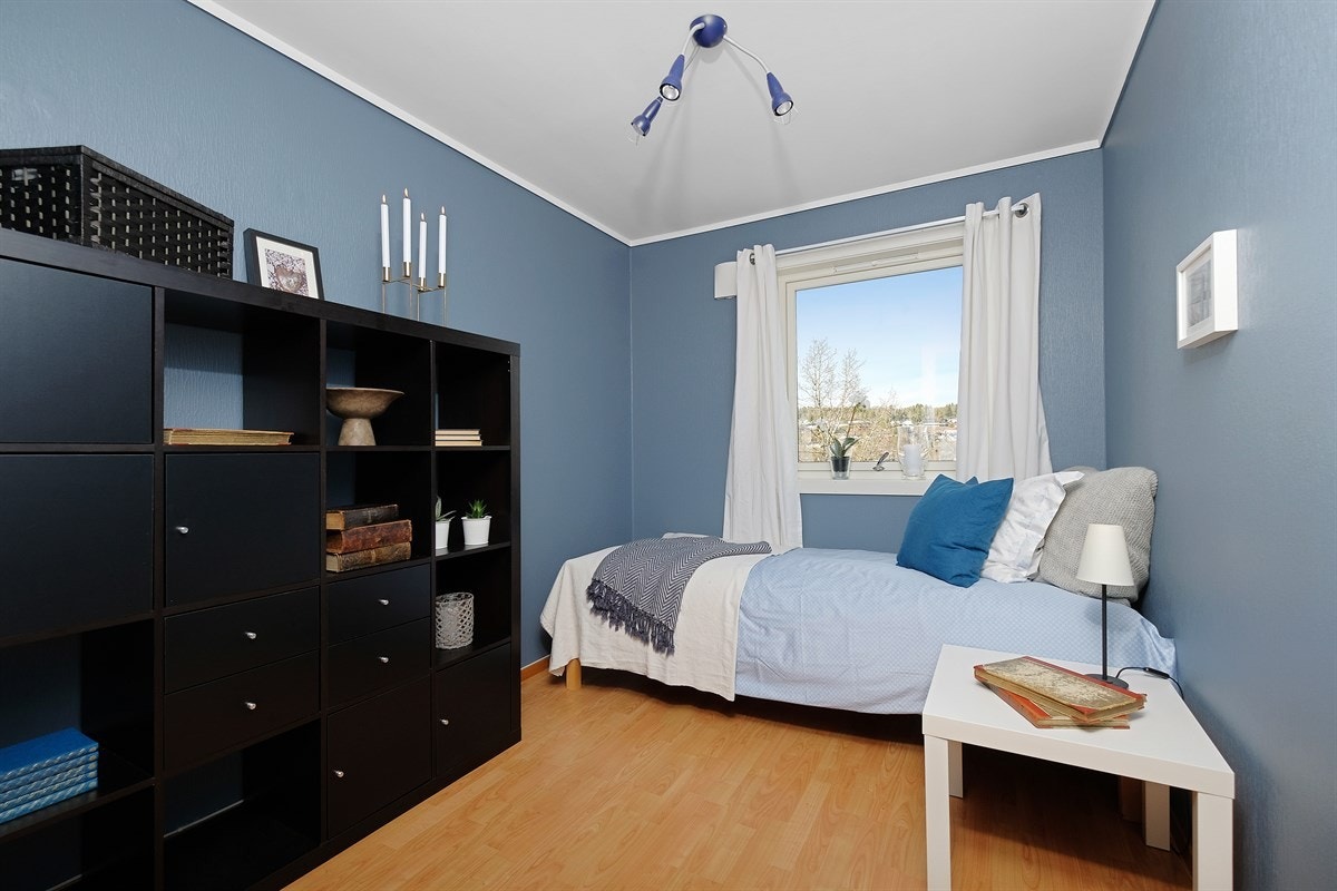 Pent soverom som er nylig malt. Galleribilde