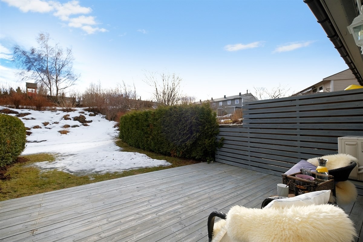 En deilig uteplass hvor du kan nyte mange timer med sol. Galleribilde