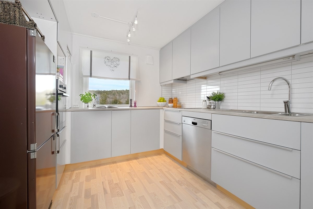 Velkommen til visning i en praktisk rekkehuslelighet i Bjørnefaret. Galleribilde