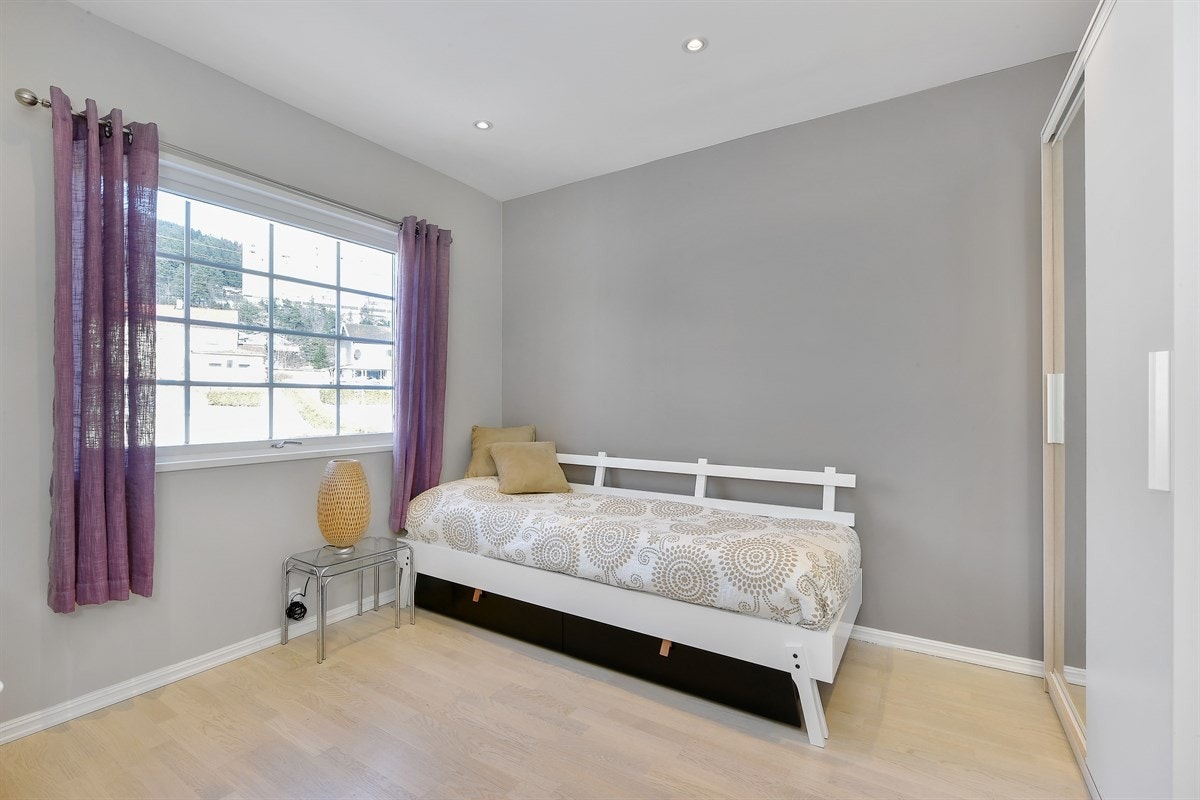 Soverom 2 med tilhørende garderobeløsning. Galleribilde