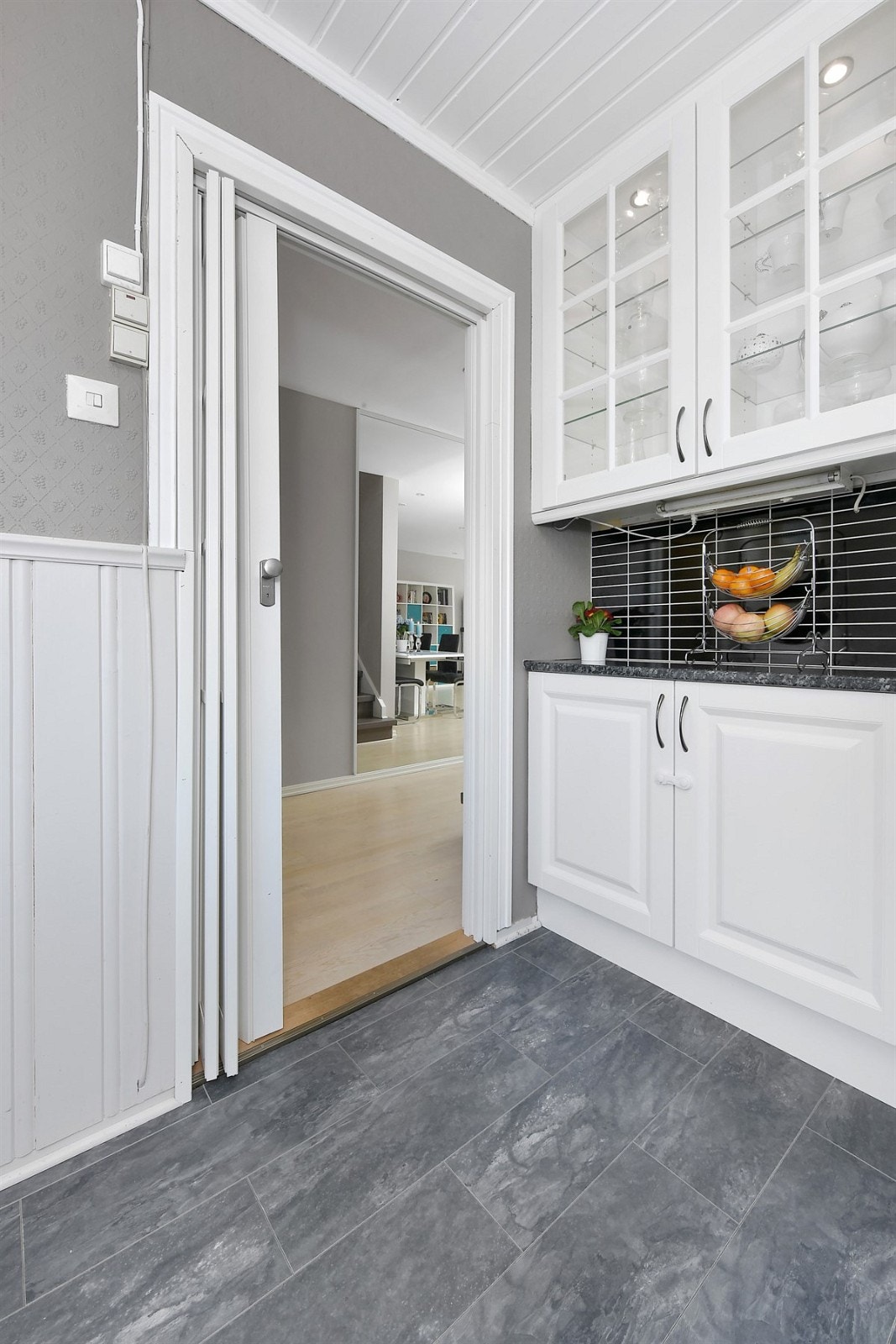 Videre er det inngang til kjøkkenet. Galleribilde