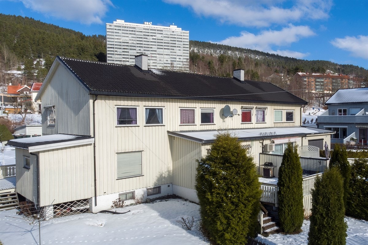 Boligen ligger i et attraktivt, rolig og barnevennlig område med gangavstand til skoler og butikker m.m. Galleribilde