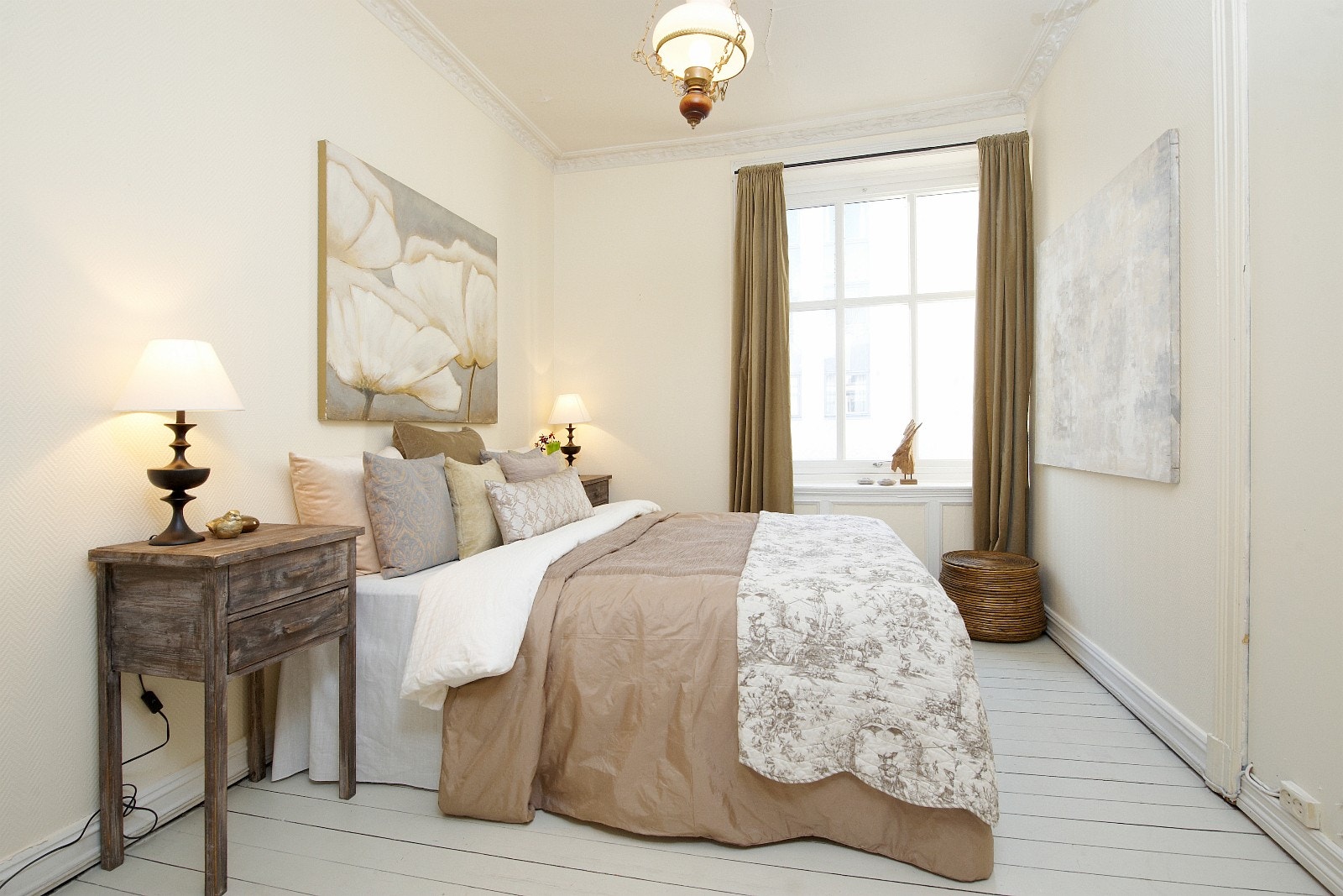 Lekkert soverom (møblene følger ikke) Galleribilde