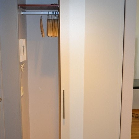 Garderobeskap inngang Galleribilde