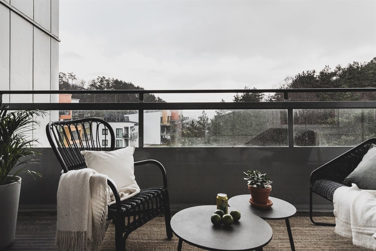 Fra balkongen er det flott utsikt over nærområdet. Galleribilde