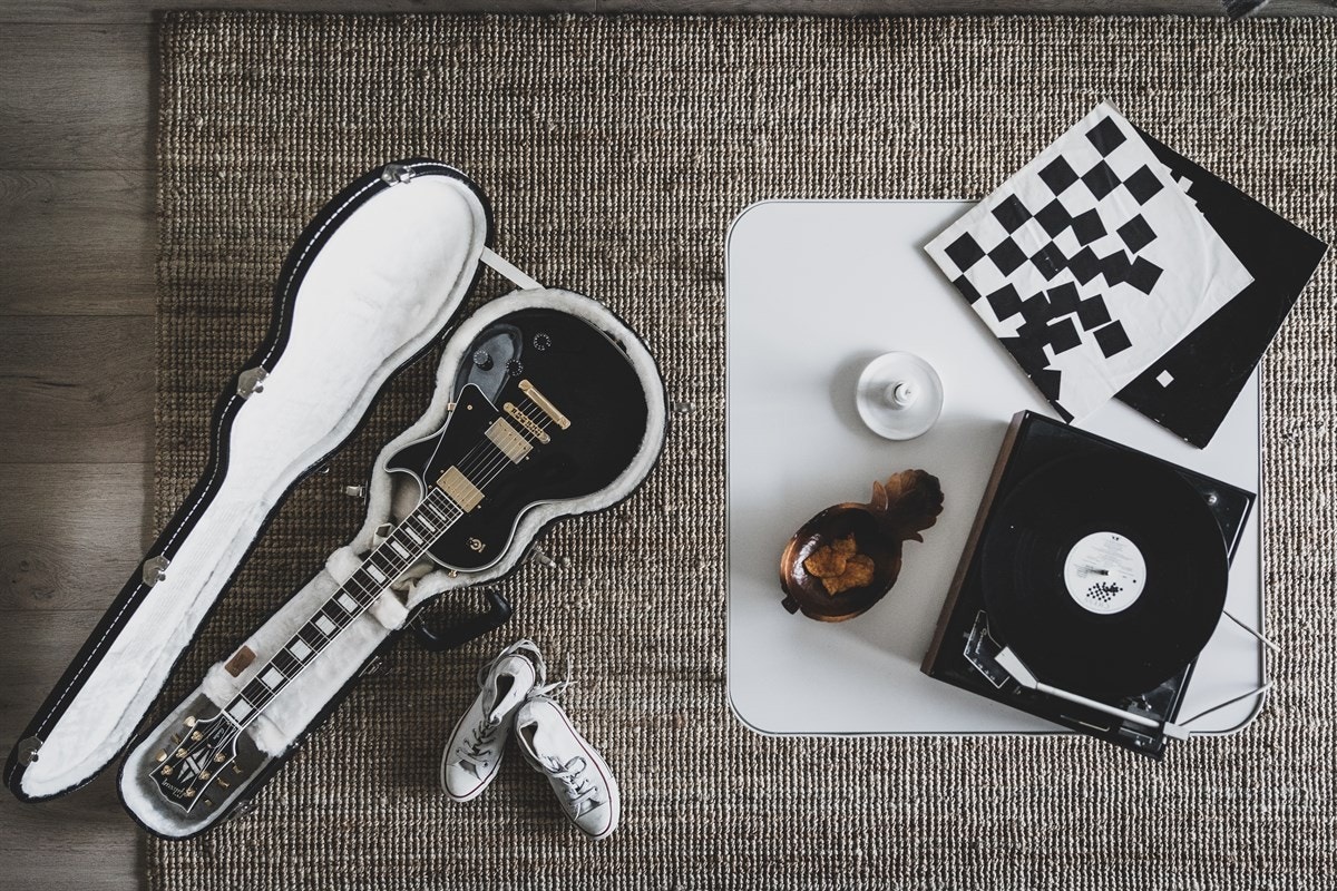 Turn on, tune up, rock out. Galleribilde