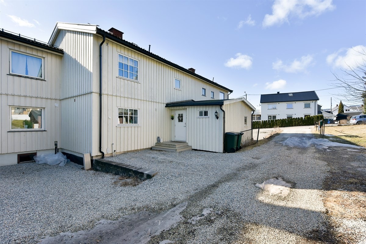 Parkering i garasje og biloppstillingsplasser på egen eiendom. Galleribilde