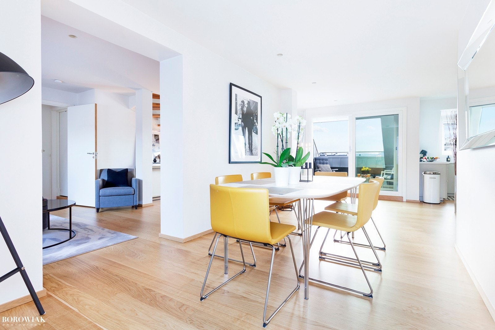 Det er et pipeløp mellom spisestuen og stuen med mulighet for innsetting av peisovn. Galleribilde