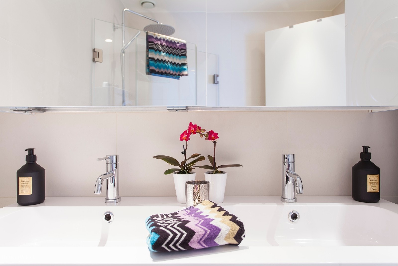 Lekkert bad med moderne innredning fra Schmidt Galleribilde