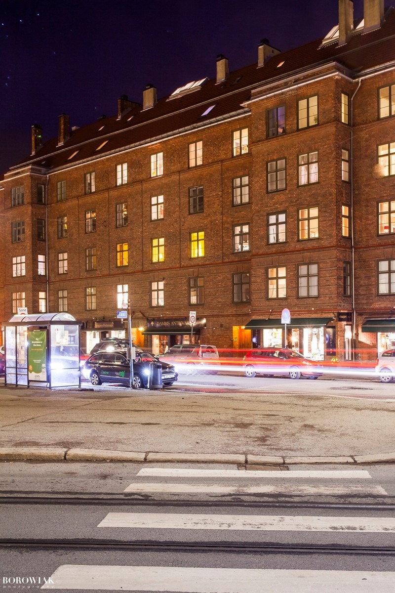 Fasade på kveldstid Galleribilde