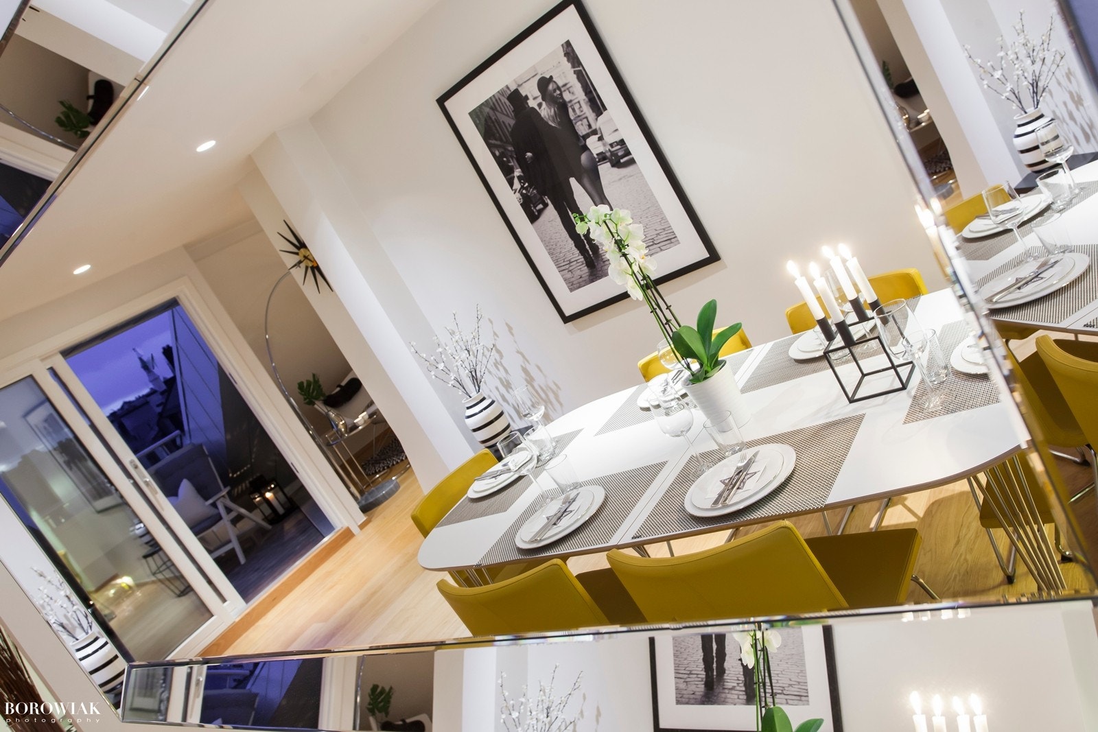 Spisestue med plass til mange gjester Galleribilde