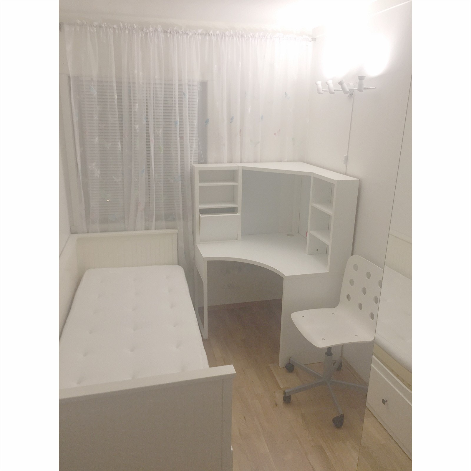 Rom 2 med vanlig belysning Galleribilde