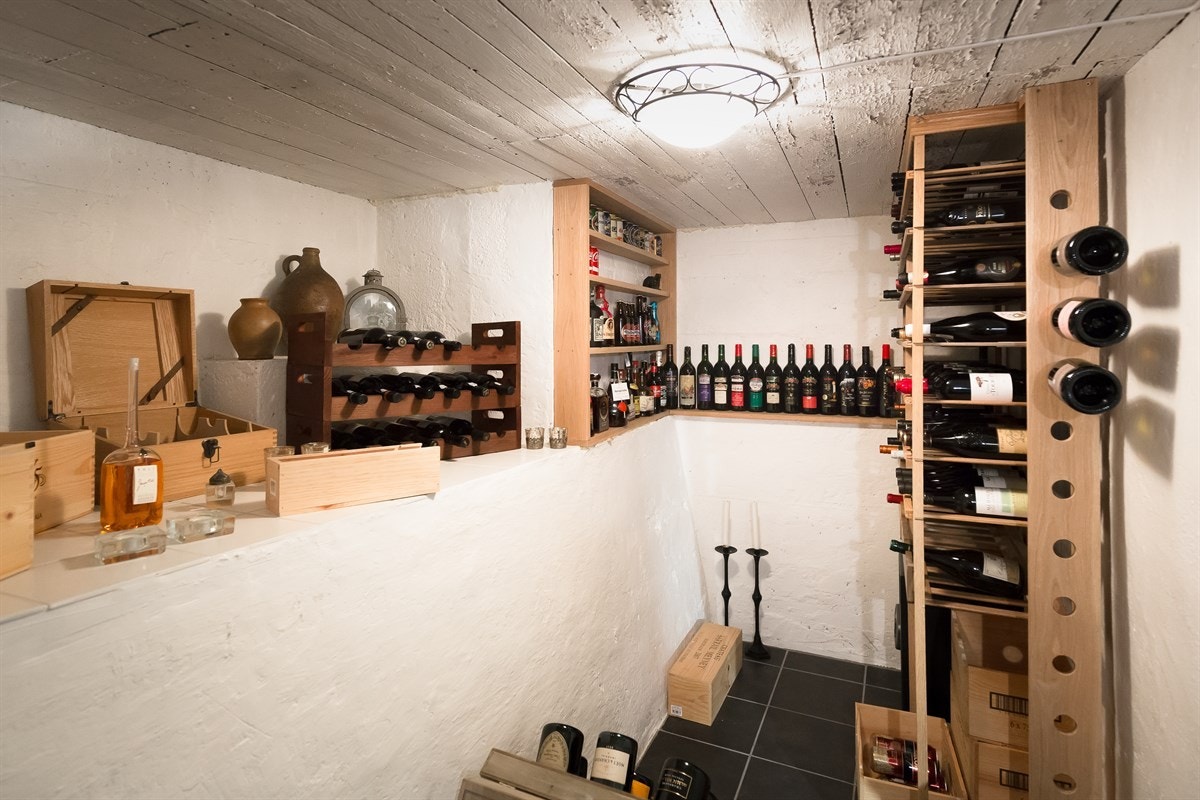 Godt med bodplass i boligen - Tre boder i kjeller Galleribilde