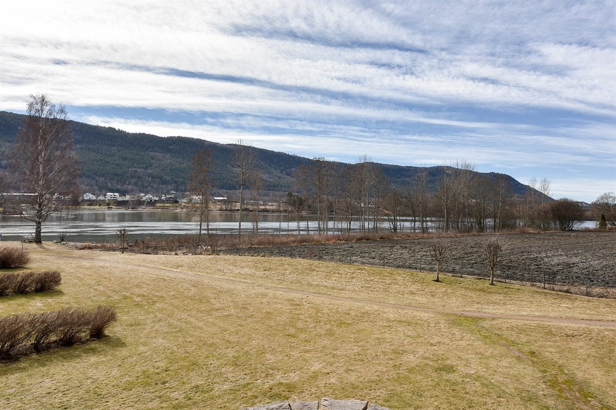 Du kan nyte en flott utsikt fra leiligheten og uteområdet. Galleribilde