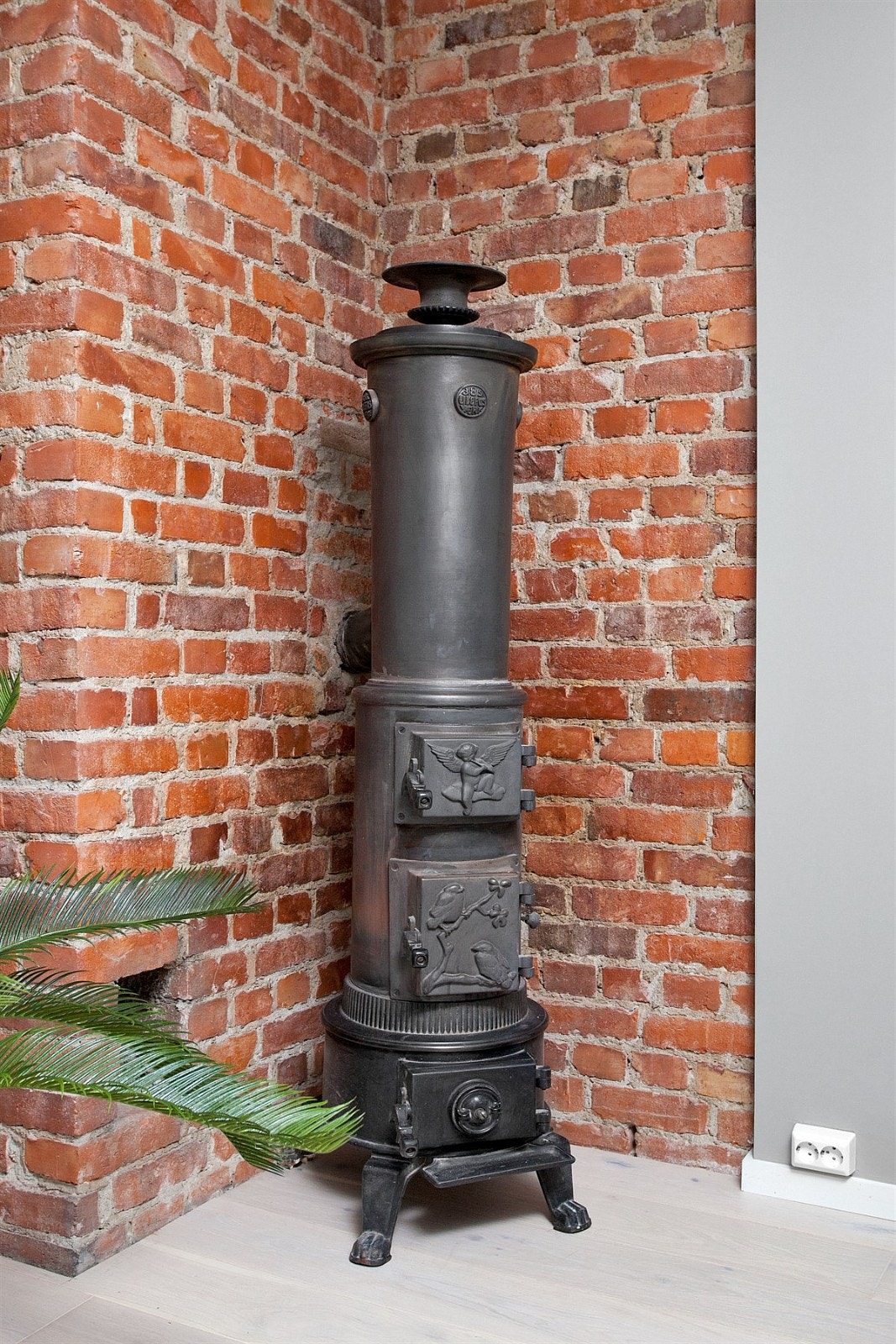 Klassisk peis som varmer godt på kalde vinterdager. Galleribilde