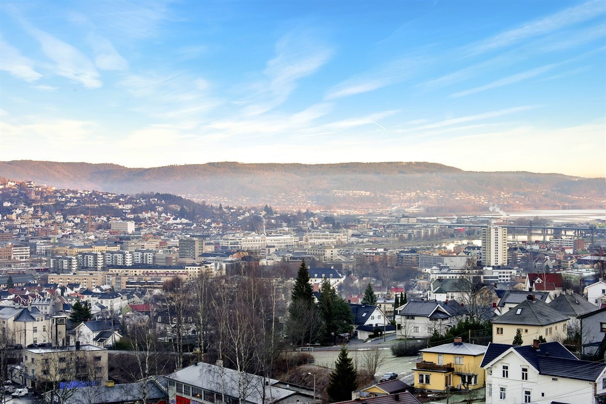Eiendommen har en fantastisk utsikt over Drammen og Lierdalen. Galleribilde