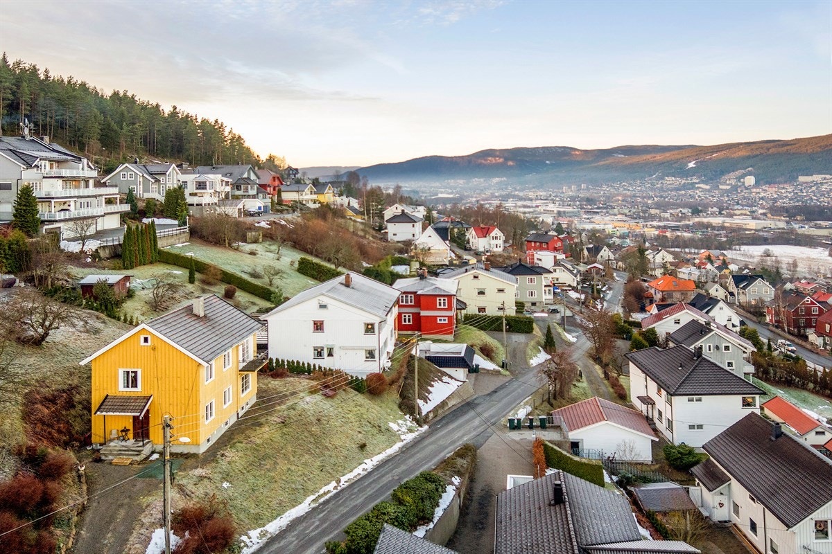 Eiendommen har en fantastisk utsikt over nærområdet og Drammen. Galleribilde