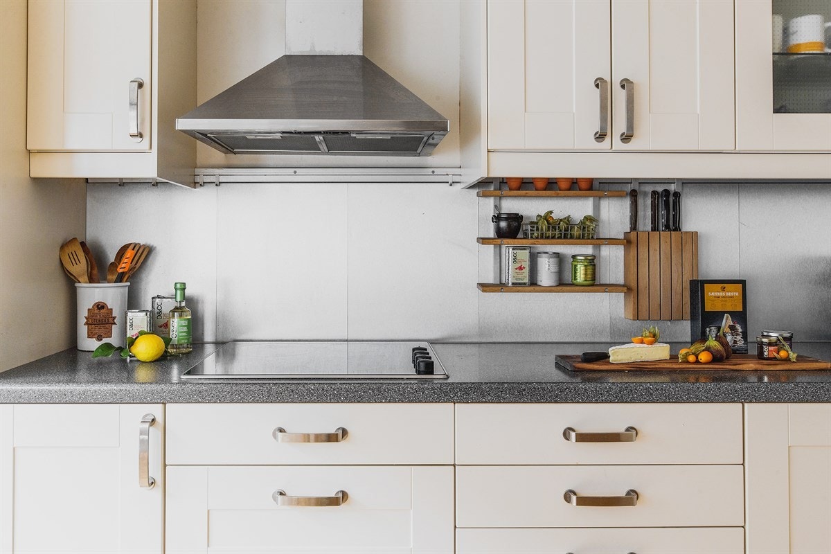 Samtlige av kjøkkenets hvitevarer er innbygget og medfølgende. Galleribilde