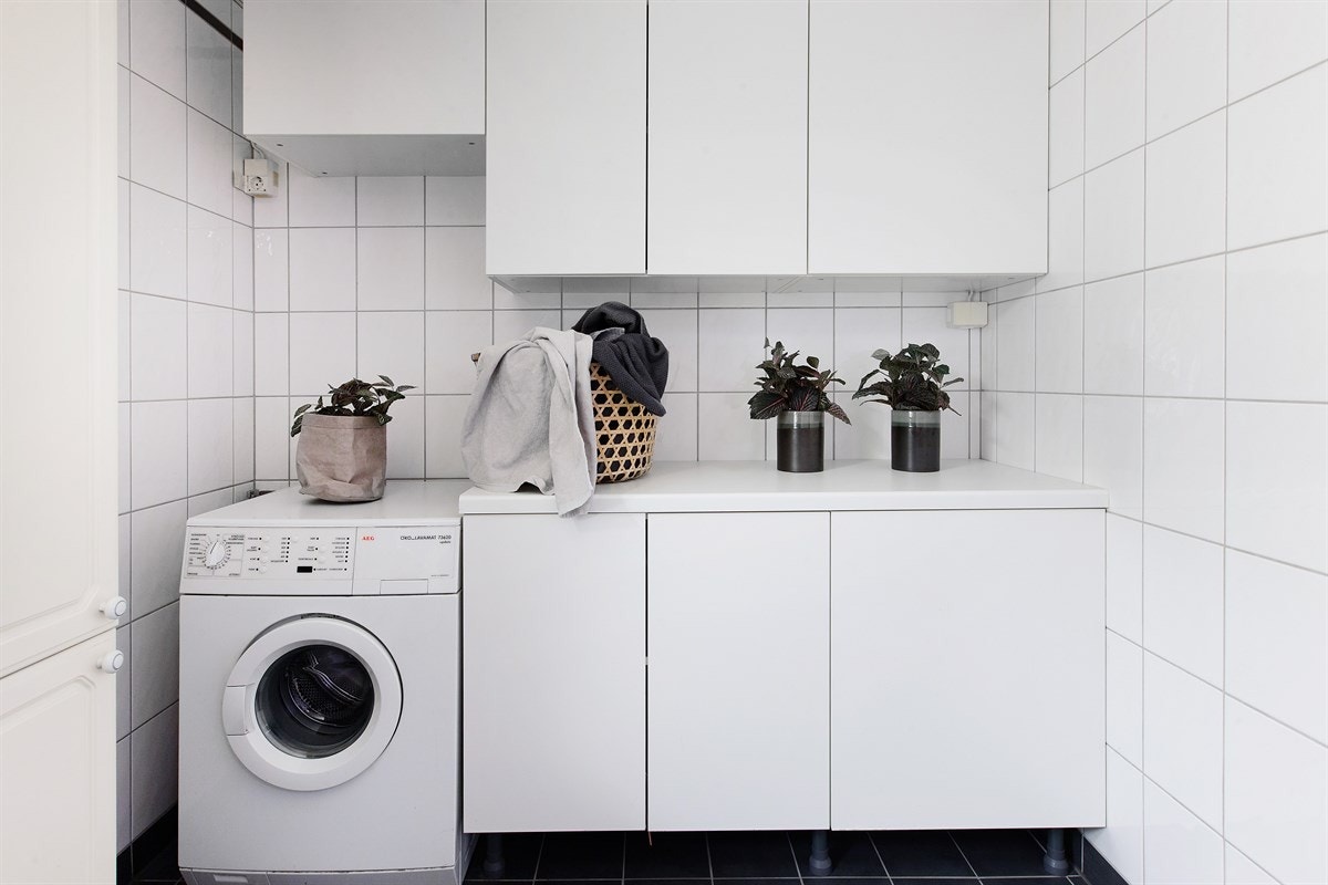 En inntrukket del av badet er dedikert til vaskeromsinnredningen. Galleribilde