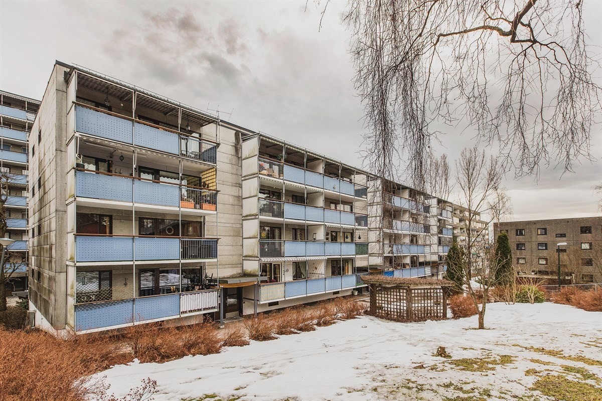 Leiligheten ligger i øverste etasje og er uten gjenboere på vestsiden. Galleribilde