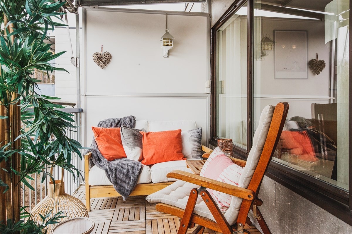 På balkongen kan du nyte ettermiddags- og kveldssolen. Galleribilde