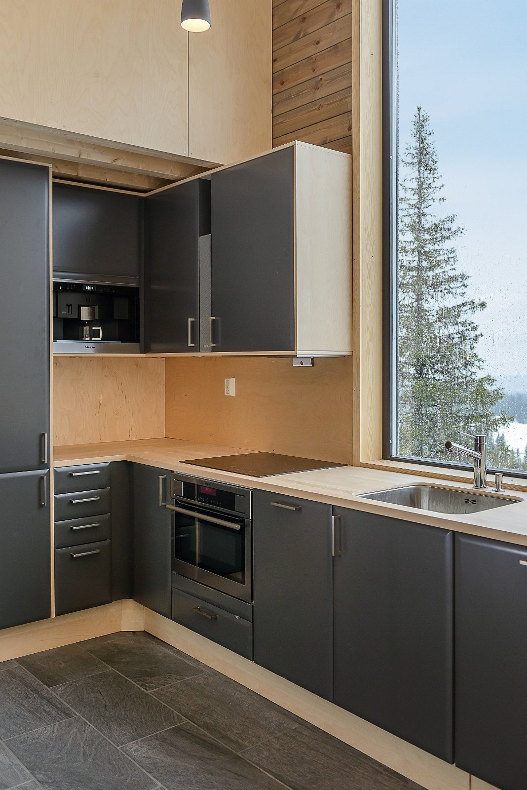 Innbydende kjøkken. Bilde fra visningshytte. Galleribilde