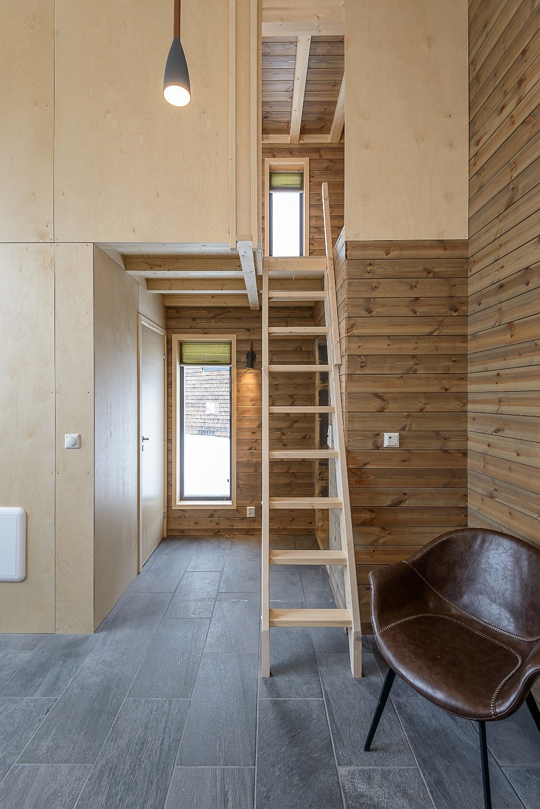 Entre`/gang sett fra stue/kjøkken. Bilde fra visningshytte. Galleribilde