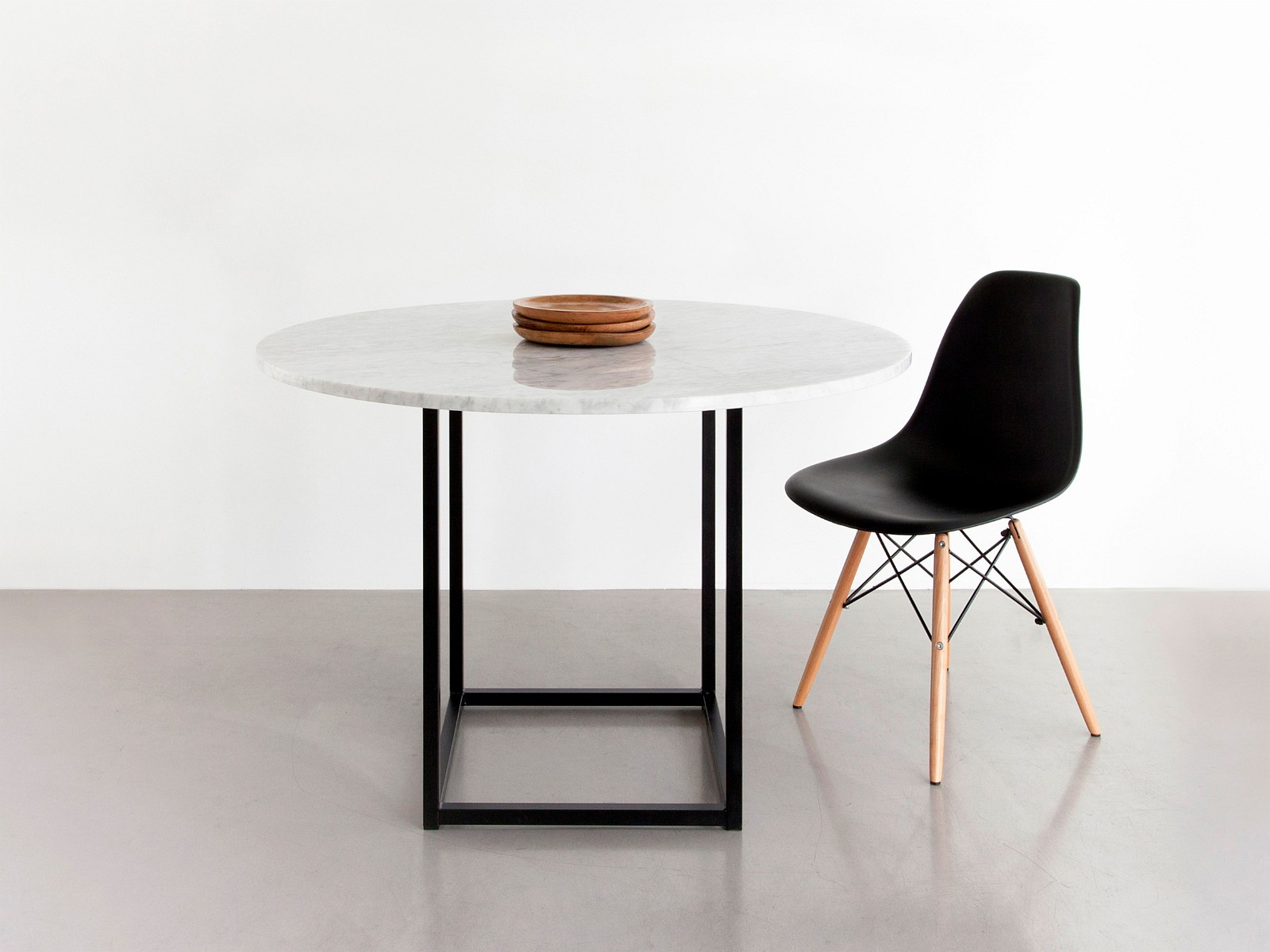 Rundt spisebord i italiensk carrara marmor. norsk design : by ... Haveindretning med børn