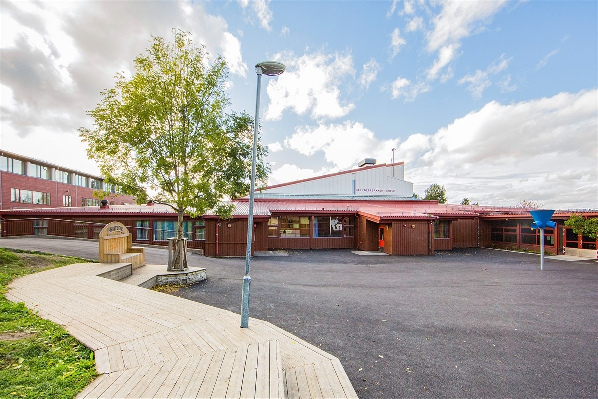 Boligen sogner til populære Hallagerbakken barneskole Galleribilde