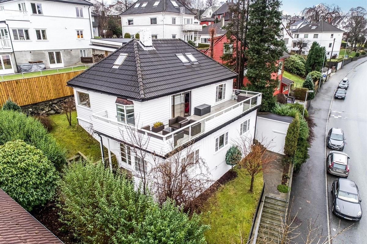 Velkommen til huset i høyden- og leiligheten derunder. Galleribilde