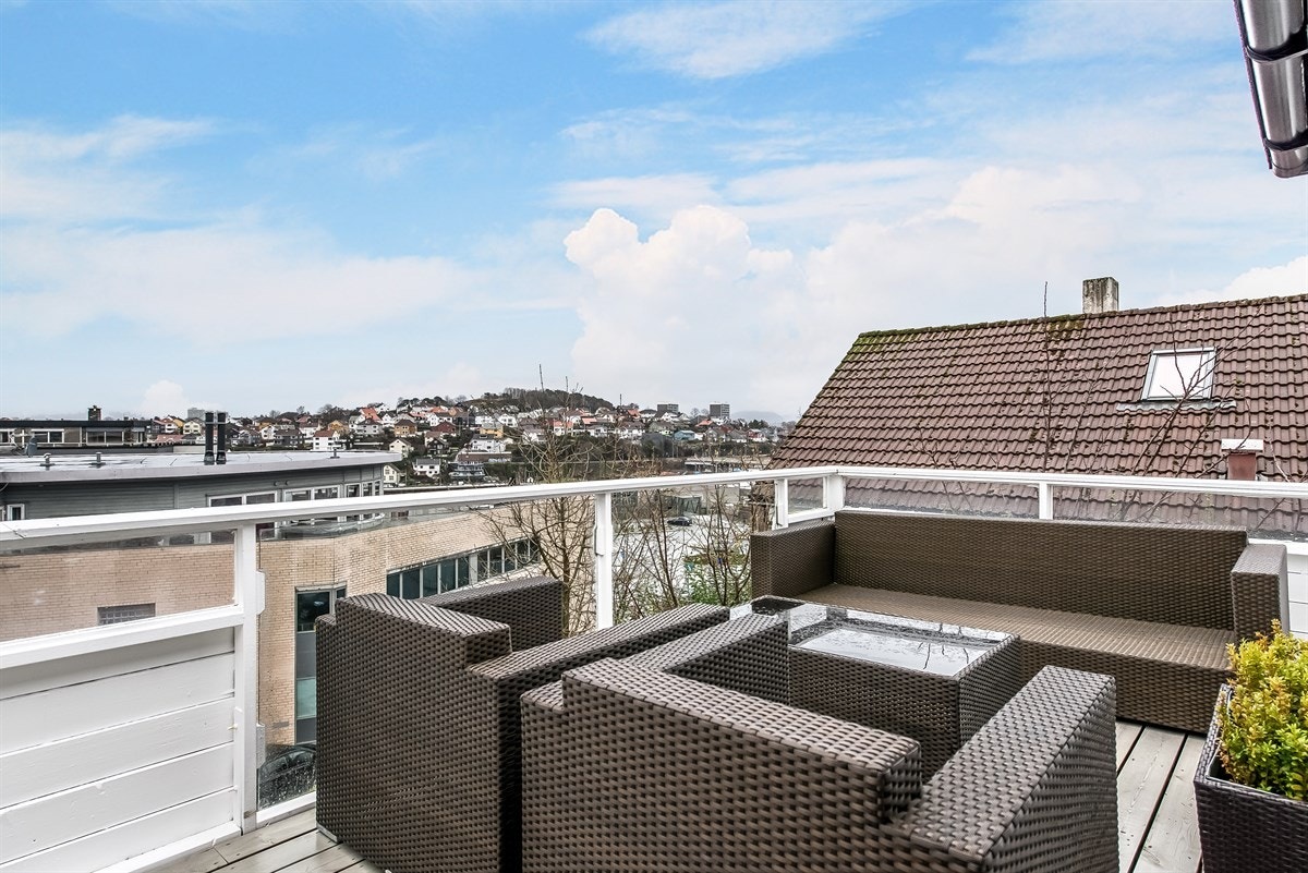 Fint å sette ut hagemøbler når våren melder sin adkomst. Galleribilde