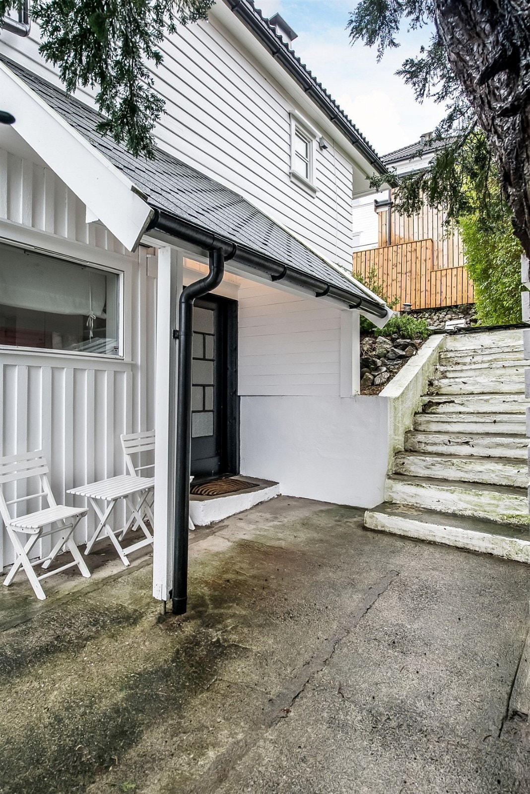 Sokkelleilighet med egen inngang. Galleribilde