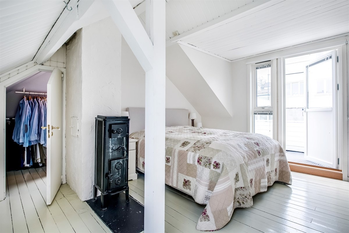 Soverom med utgang til terrasse. Galleribilde