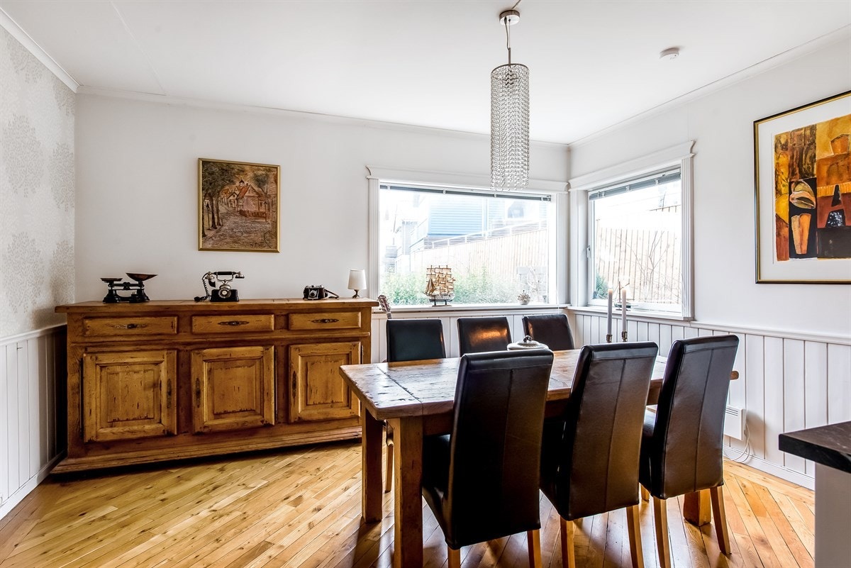 God plass til spisestue. Galleribilde