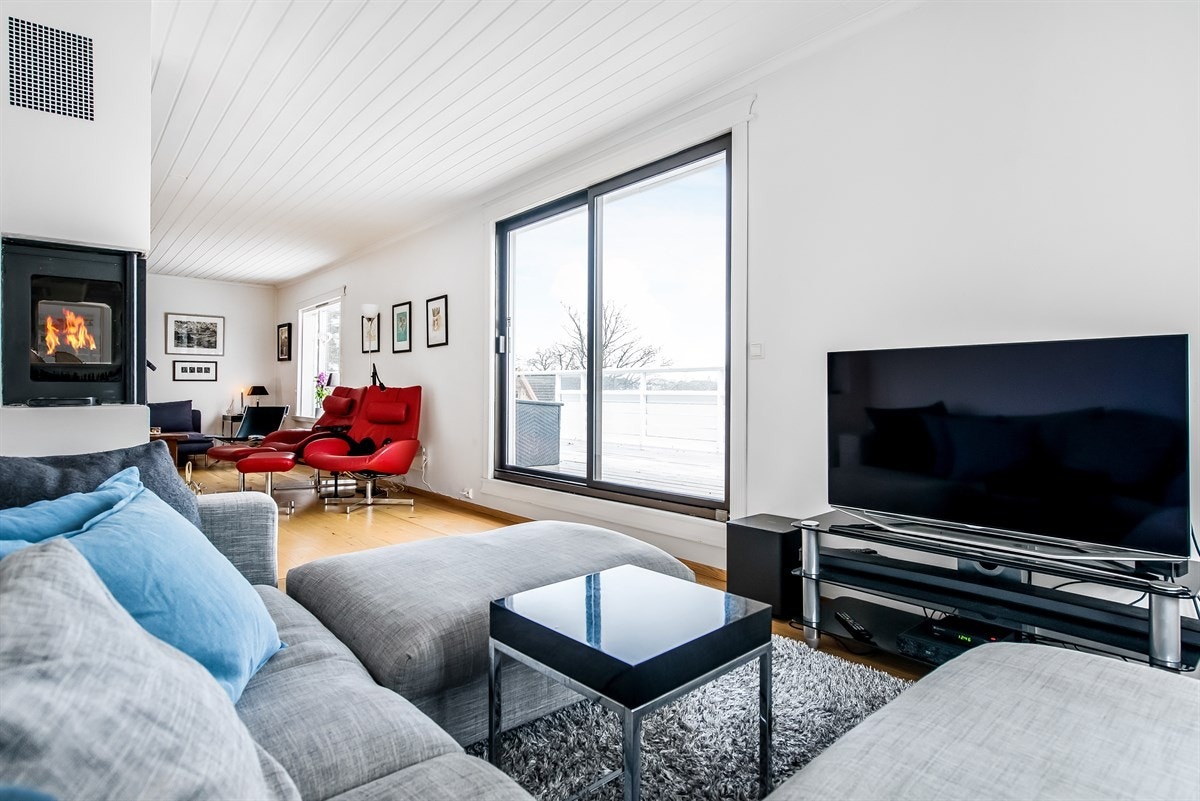 Stue som har utgang til terrasse. Galleribilde