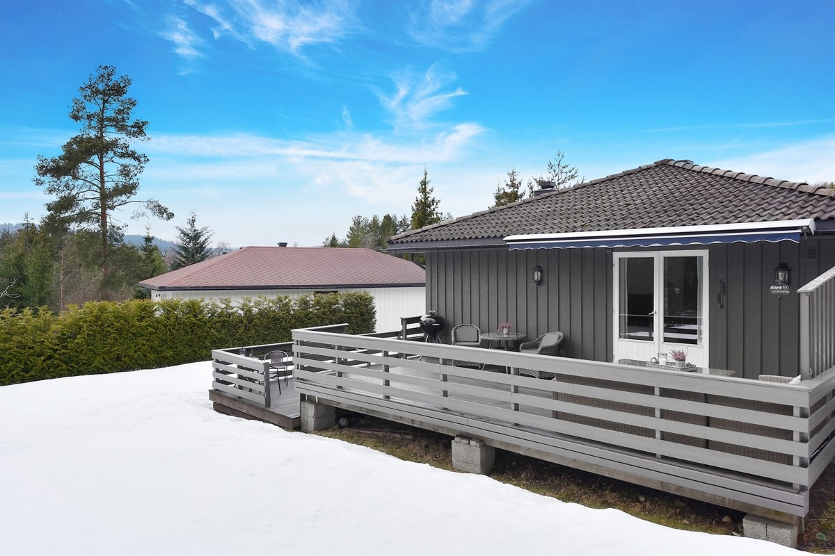 Konnerud ligger ellers omkranset av merkede stier, turveier og usjenerte fiskevann gir gode rekreasjonsmuligheter hele året. Galleribilde