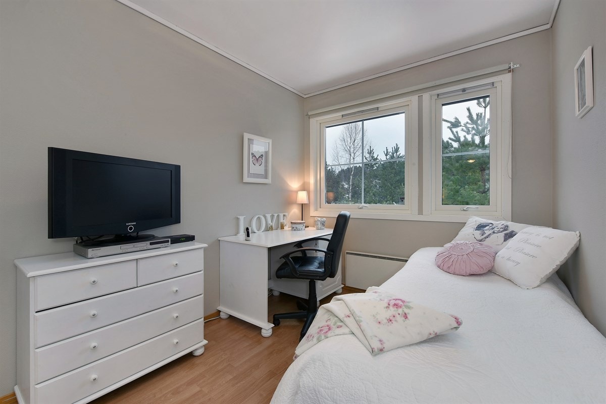 Soverom 2 med tilhørende garderobeløsning. Galleribilde