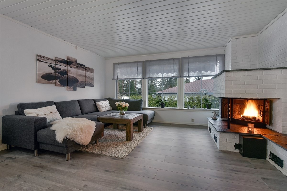 Fra stuen er det fint utsyn mot friområde. Galleribilde