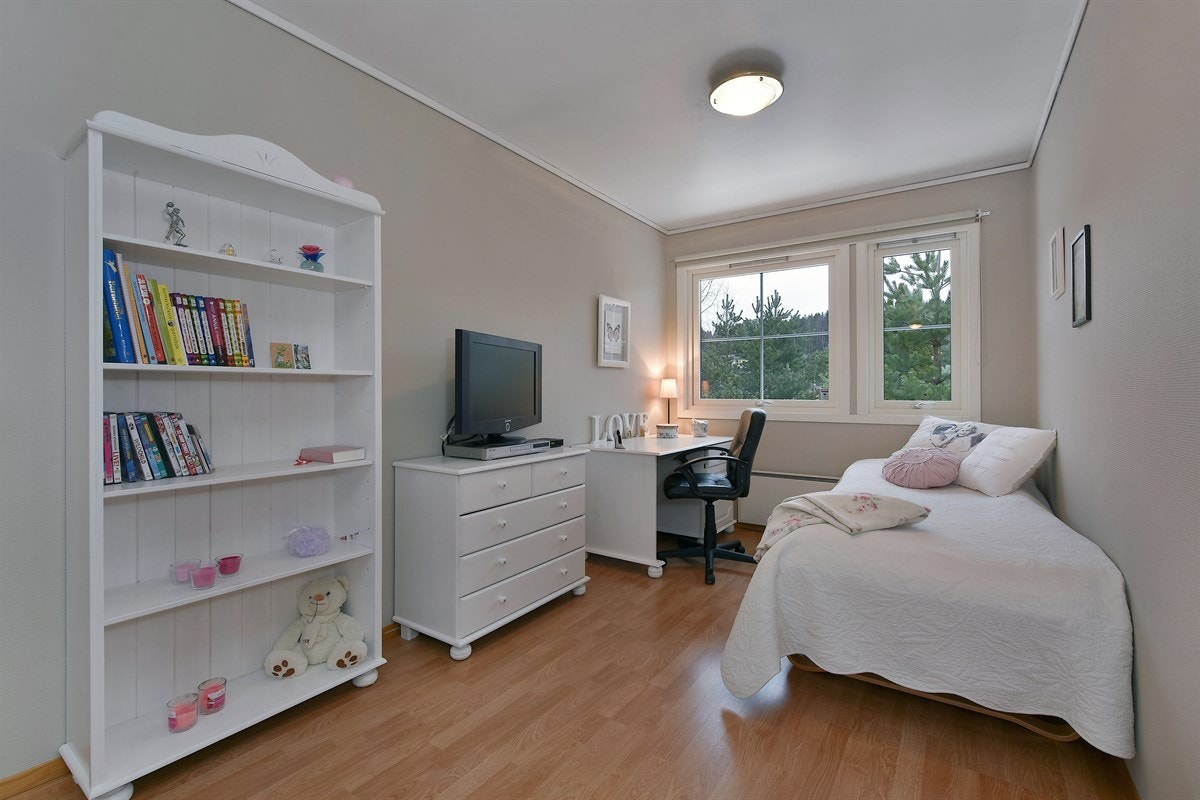 Soverom 2 med tilhørende garderobeløsning. Galleribilde