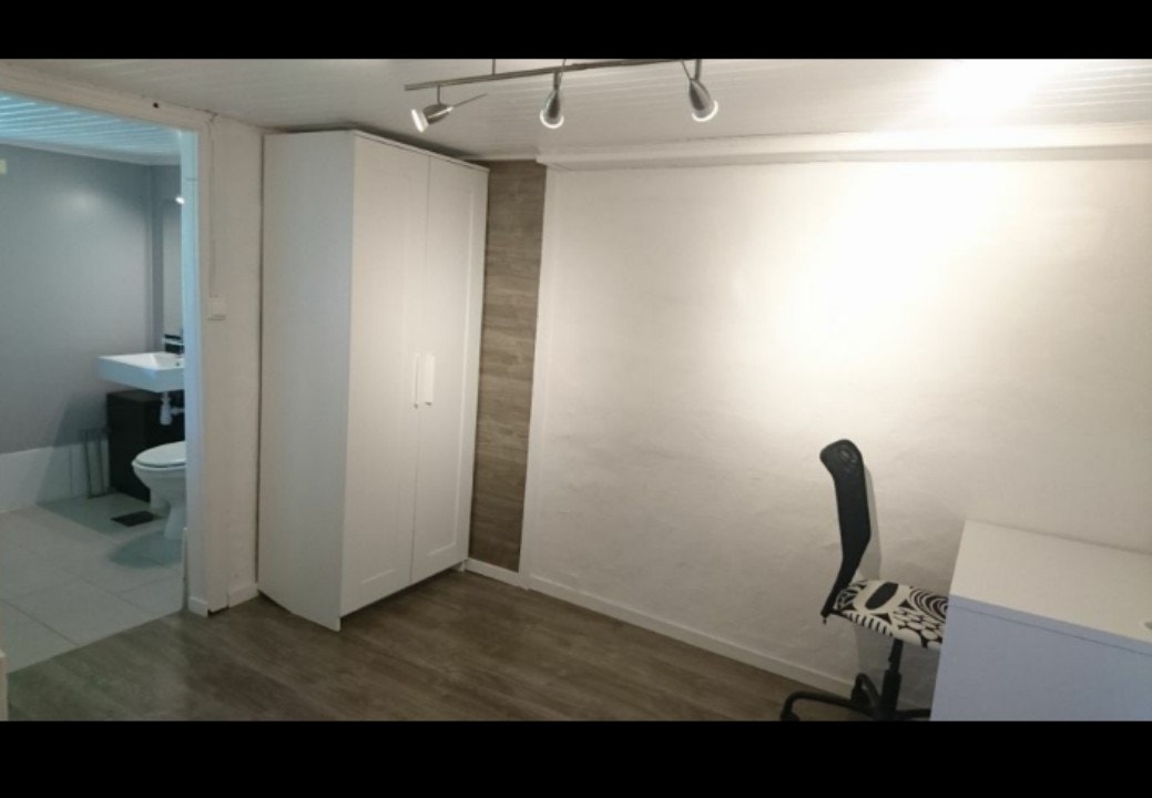 Disponibelt rom mellom kjøkken og bad Galleribilde