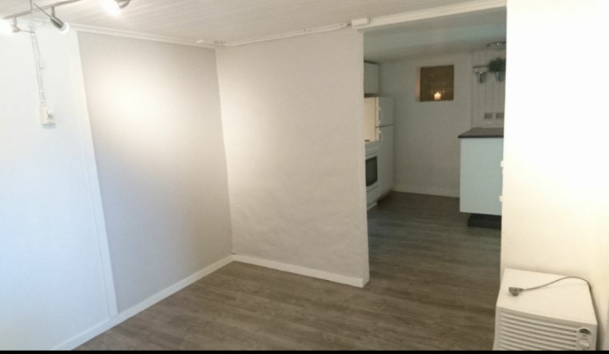 Disponibelt rom mellom kjøkken og bad Galleribilde