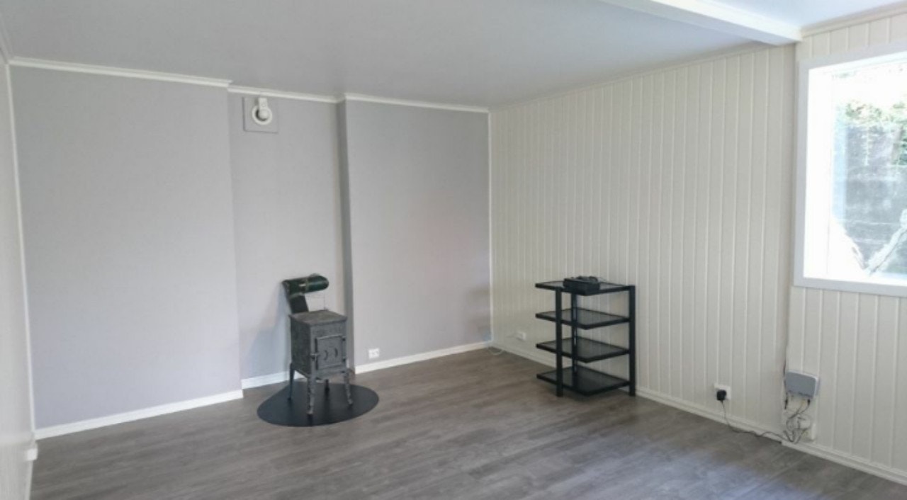 Stue mot ildsted Galleribilde