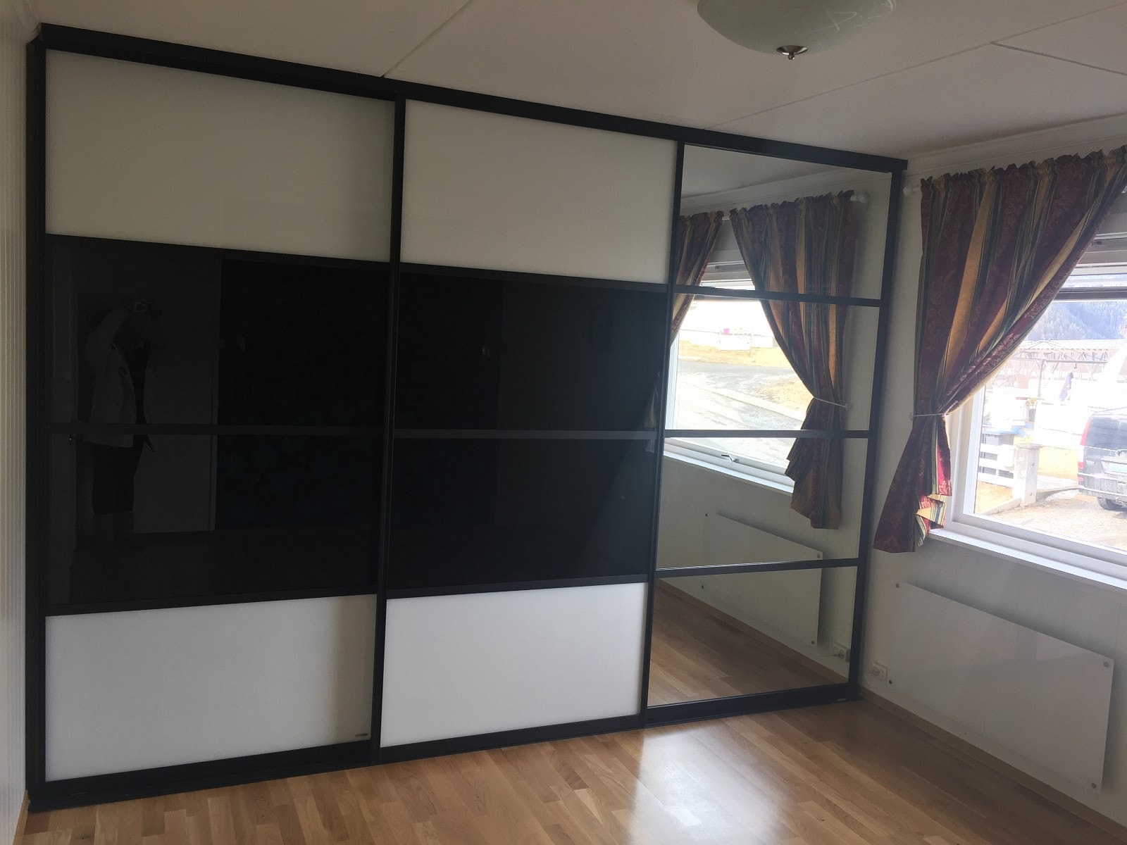 Rom 2 - klesskap Galleribilde