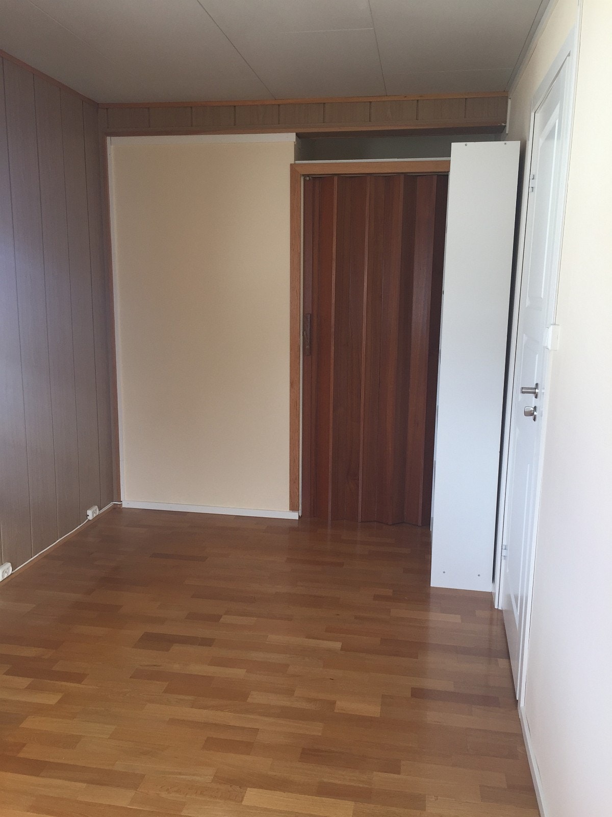 2. etasje - Rom 4 - lite walk in closet Galleribilde