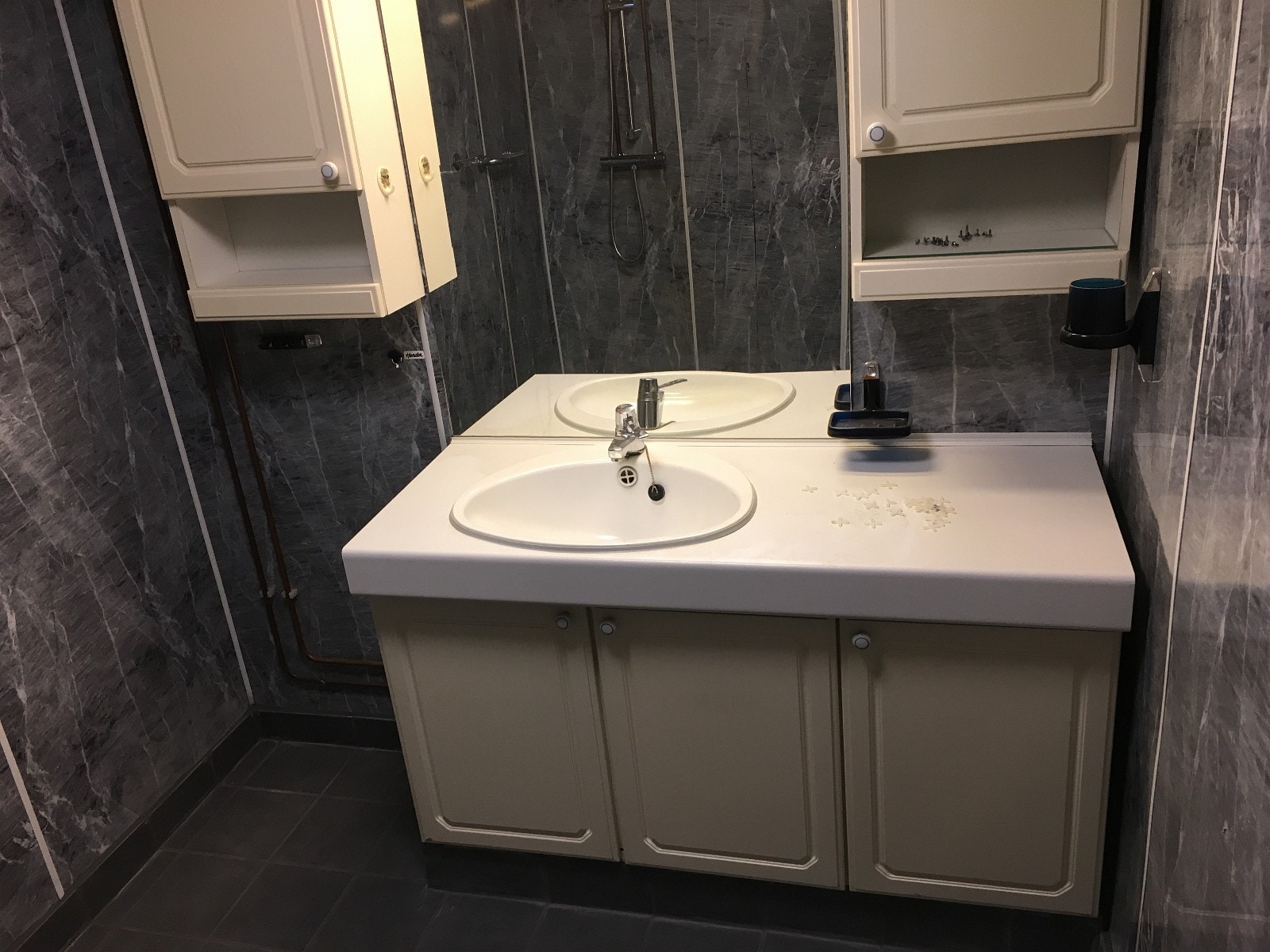 Bad - Kjeller Galleribilde